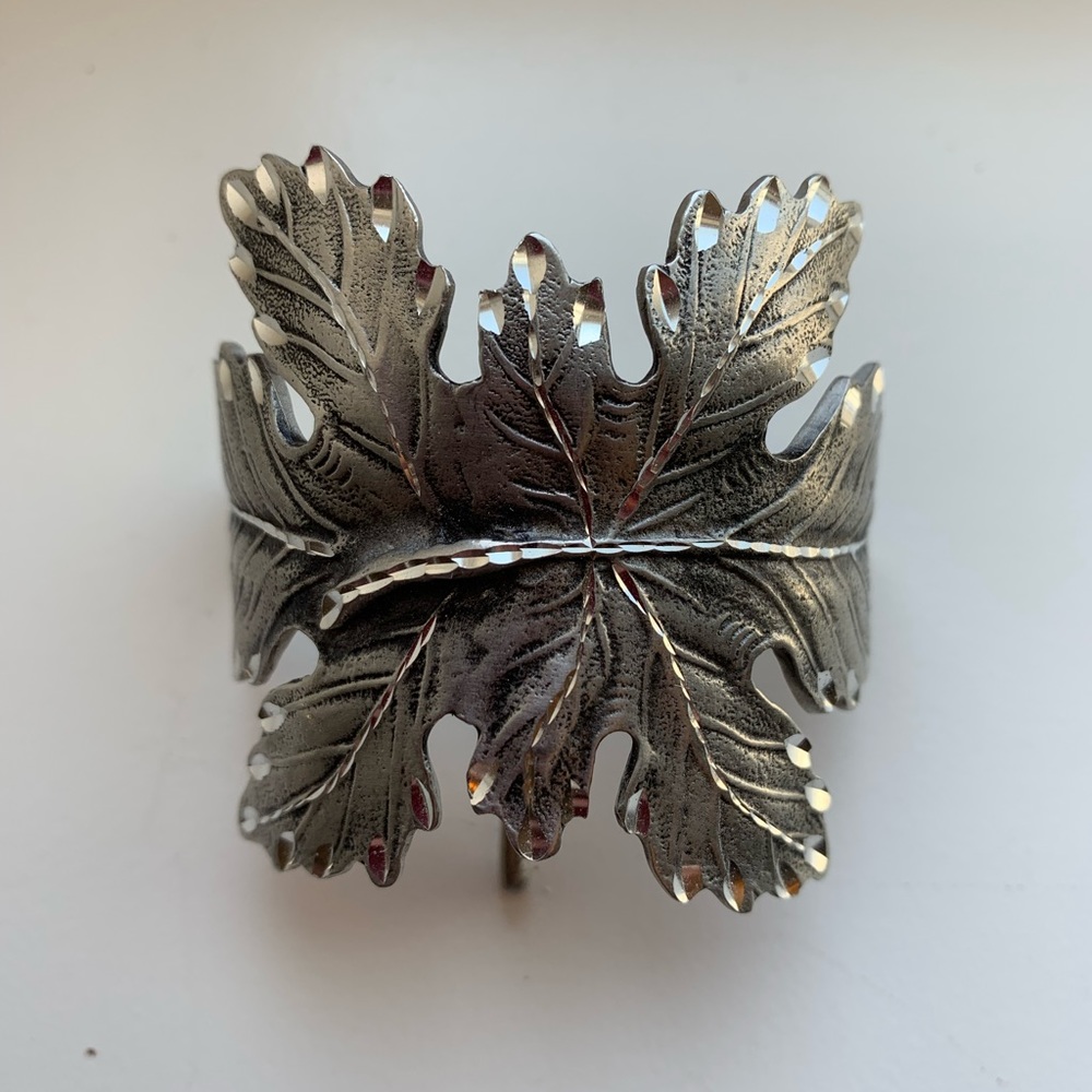 Metal Laser cut leaf ponytail hair accessory.